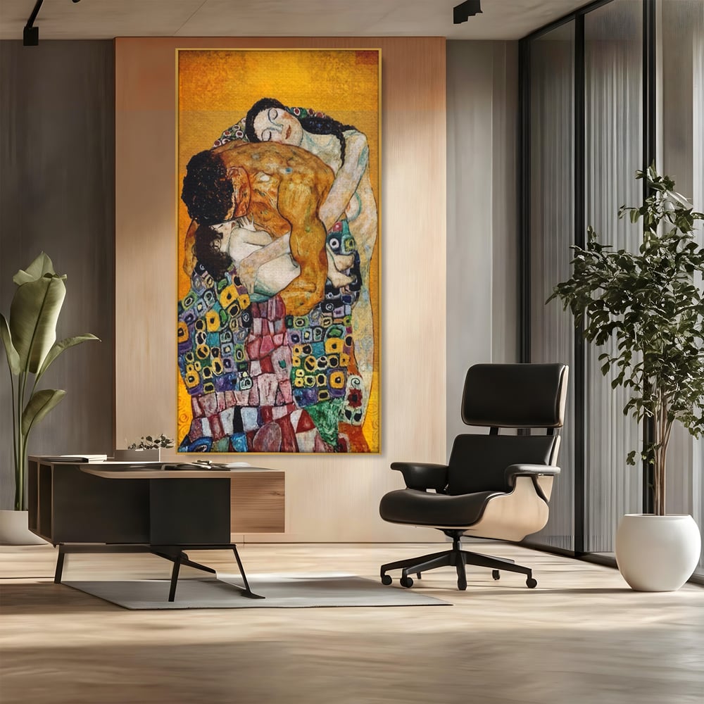 Tablou canvas cu reproducere pictura the family, in rama de aluminiu auriu, pe perete intr-un birou